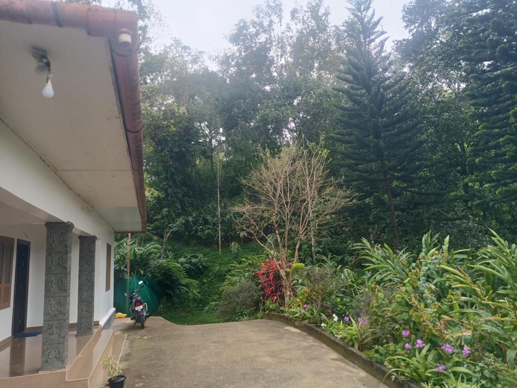 Anivilla Holiday Home Kunjithanny Anachal Екстер'єр фото