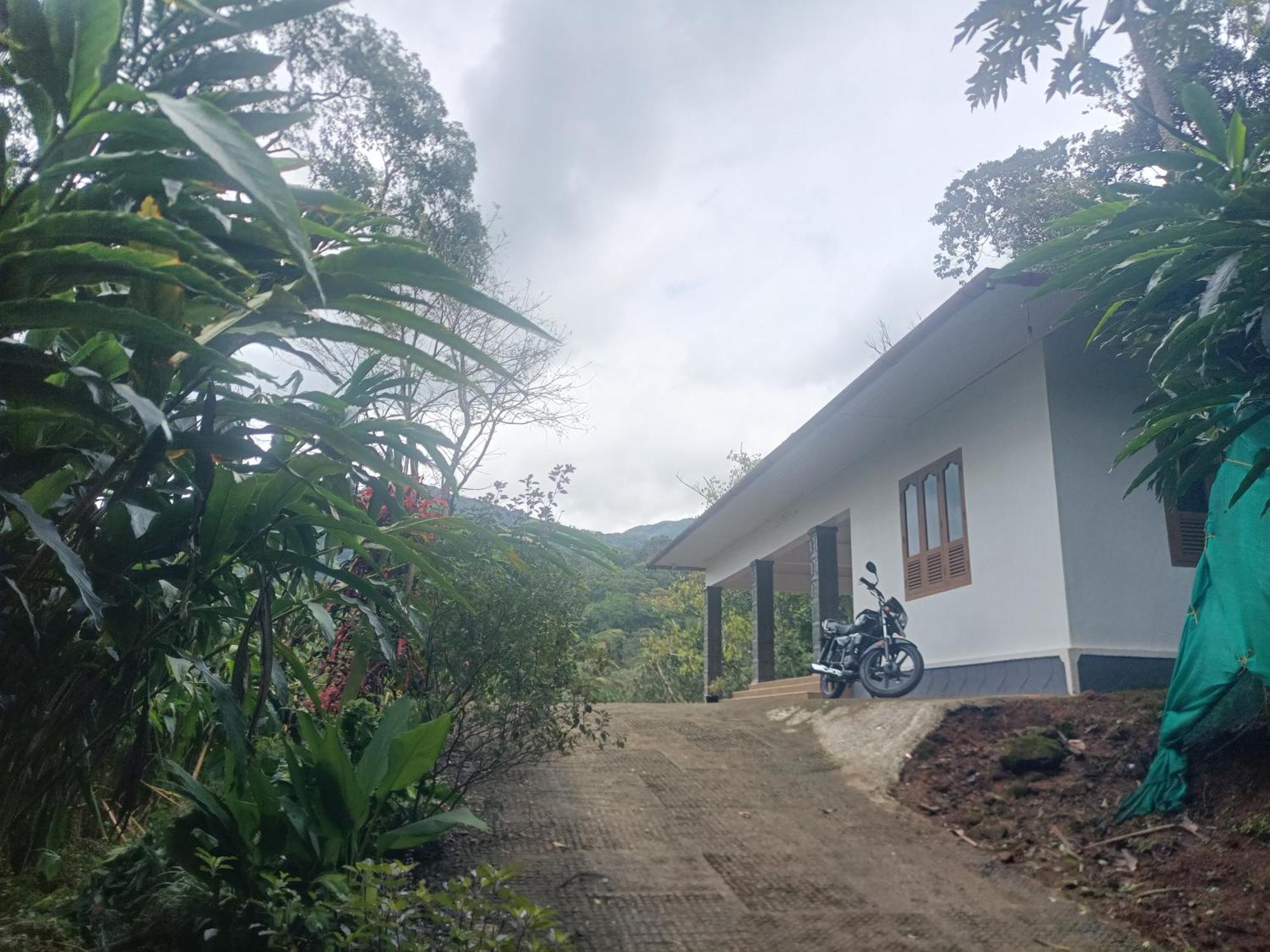 Anivilla Holiday Home Kunjithanny Anachal Екстер'єр фото