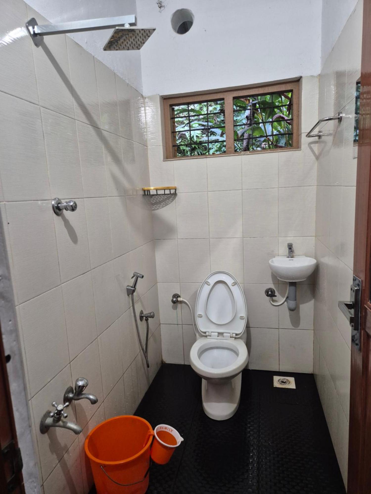 Anivilla Holiday Home Kunjithanny Anachal Екстер'єр фото