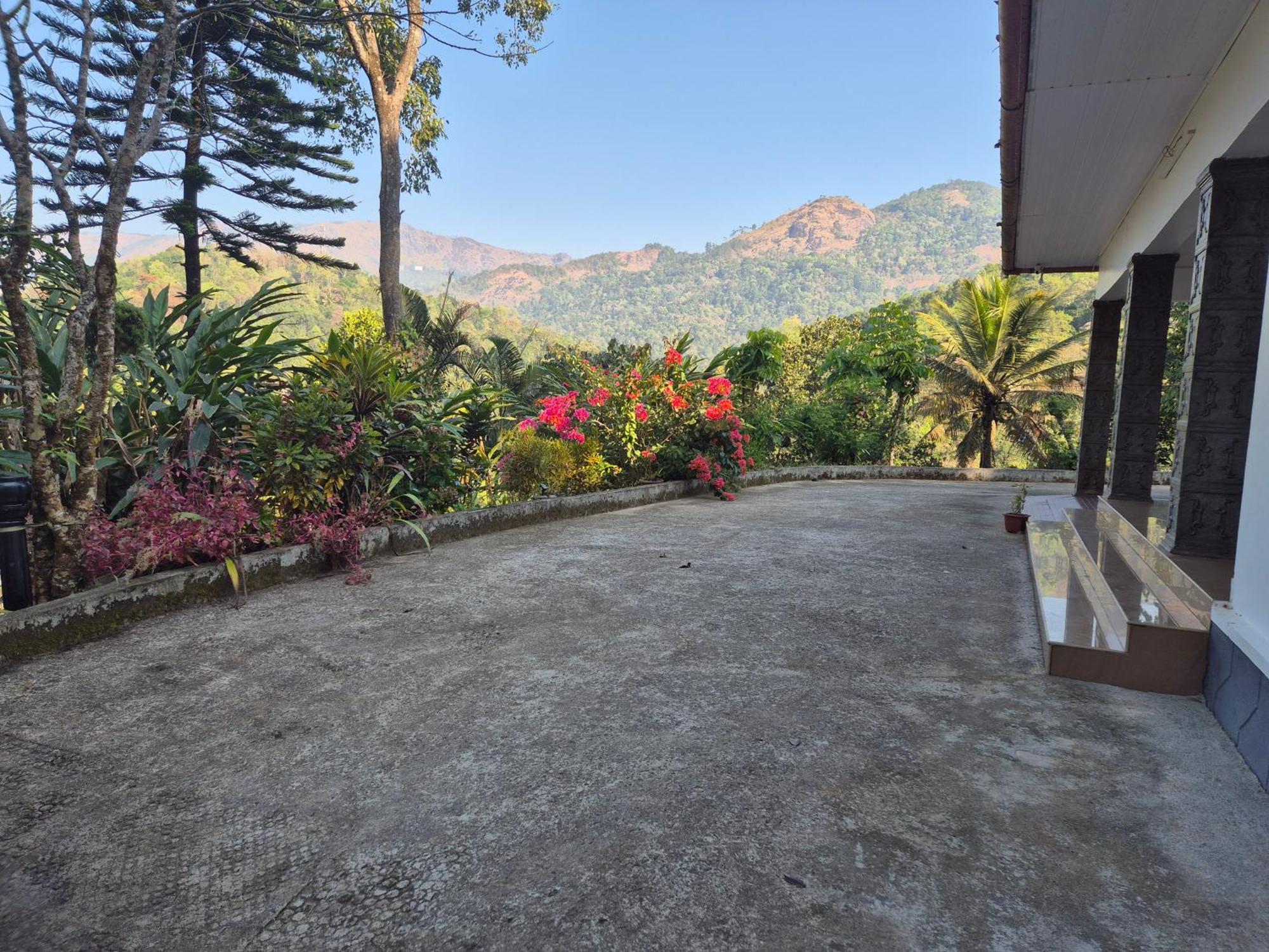 Anivilla Holiday Home Kunjithanny Anachal Екстер'єр фото