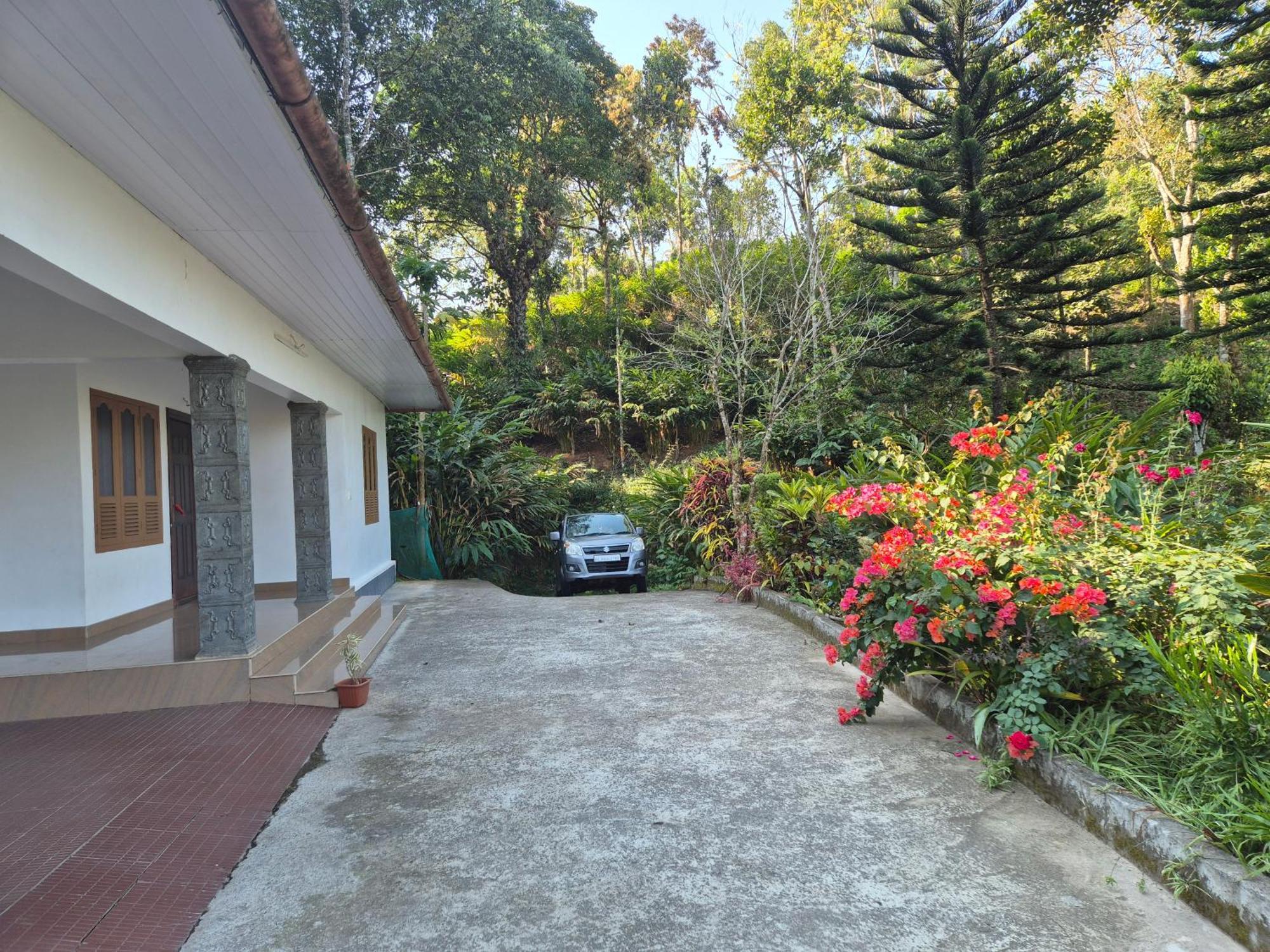 Anivilla Holiday Home Kunjithanny Anachal Екстер'єр фото